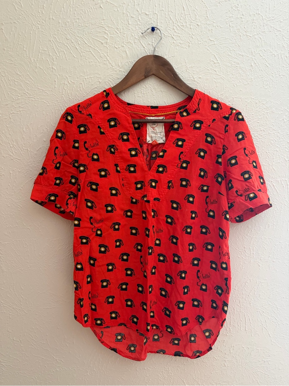 52 Conversations by Anthropologie Red V-Neck - Vintage Telephone Print β Size 8